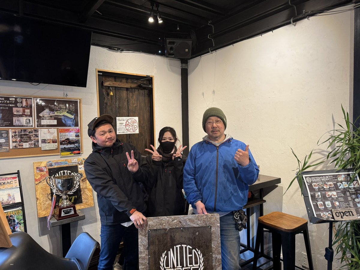 kozpaper's tweet photo. 搬出作業!
メインではなく車両提供だけだったけど‥‥‥雪まじりの雨だからか?なんとなく寂しいなぁ〜祭りのあとか‥‥
Apollonさんありがとうございました♪
#Apollom
#リファービッシュコーティング
#宮ヶ瀬ヴィレッジ
#FT400
#コズ紙オートバイサービス https://t.co/qBNNVE6Vlr