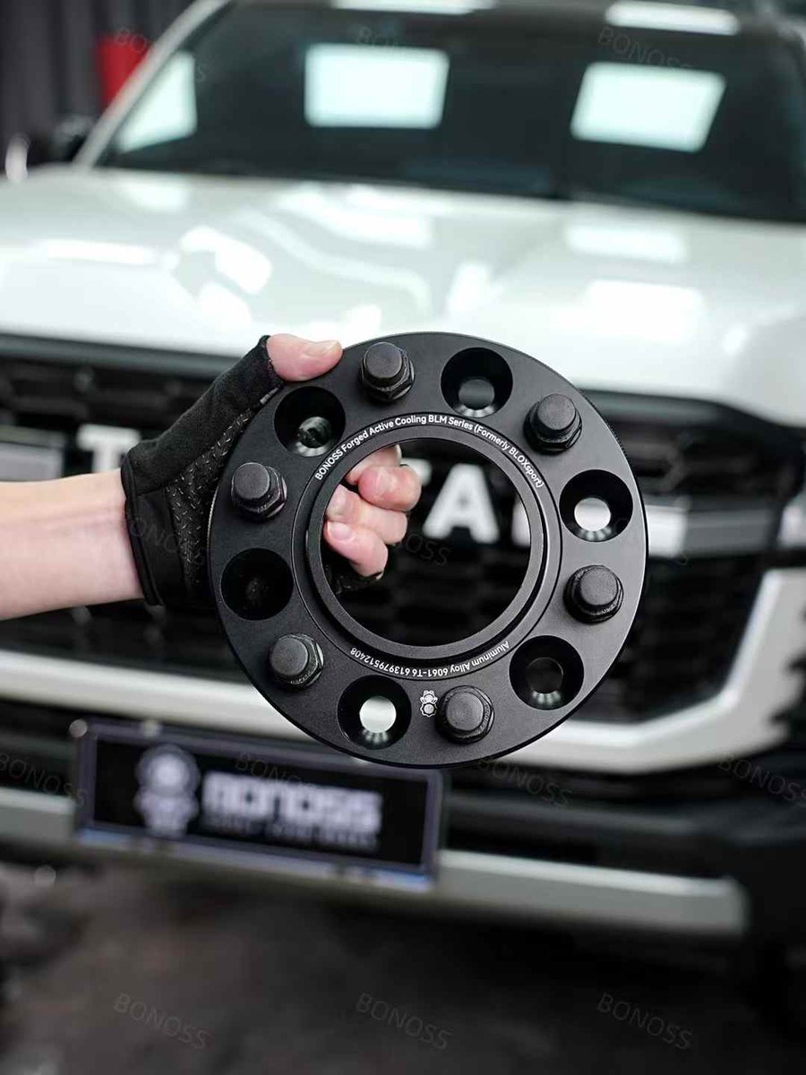 bonoss_wall's tweet image. ⛰️ @BONOSS_Official 30mm spacers = LC300's stealth upgrade!
✅ Flush fenders ✅ Zero scrub radius ✅ NASA-grade forging
Because overland beasts deserve precision 🛠️
#ToyotaLC300 #WheelSpacers #OverlandBuild #4x4 #OffroadMods #CarModding #ForgedToConquer