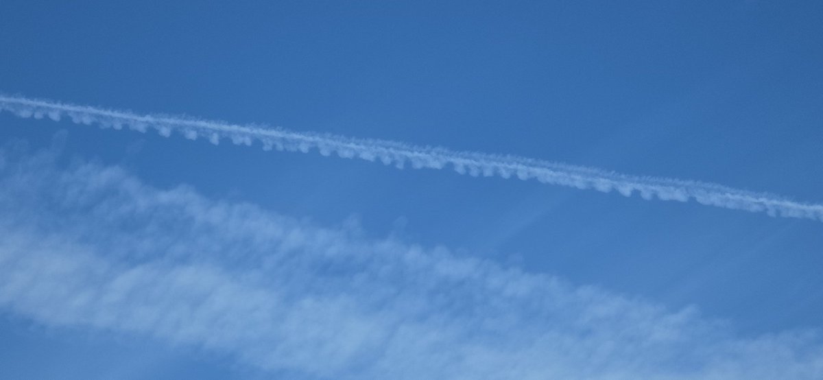 CodyAmericana's tweet photo. I could upload probably 500 pictures of chemtrails from the past 10 years!! I literally could flood this post with pictures 📸  I HATE THIS BS. What it's doing to crops, ALL OF US, our beloved animals and fish, it makes me so mad I could SPIT TEETH. Aluminum = #1 cause of Autism! And Dementia, etc.