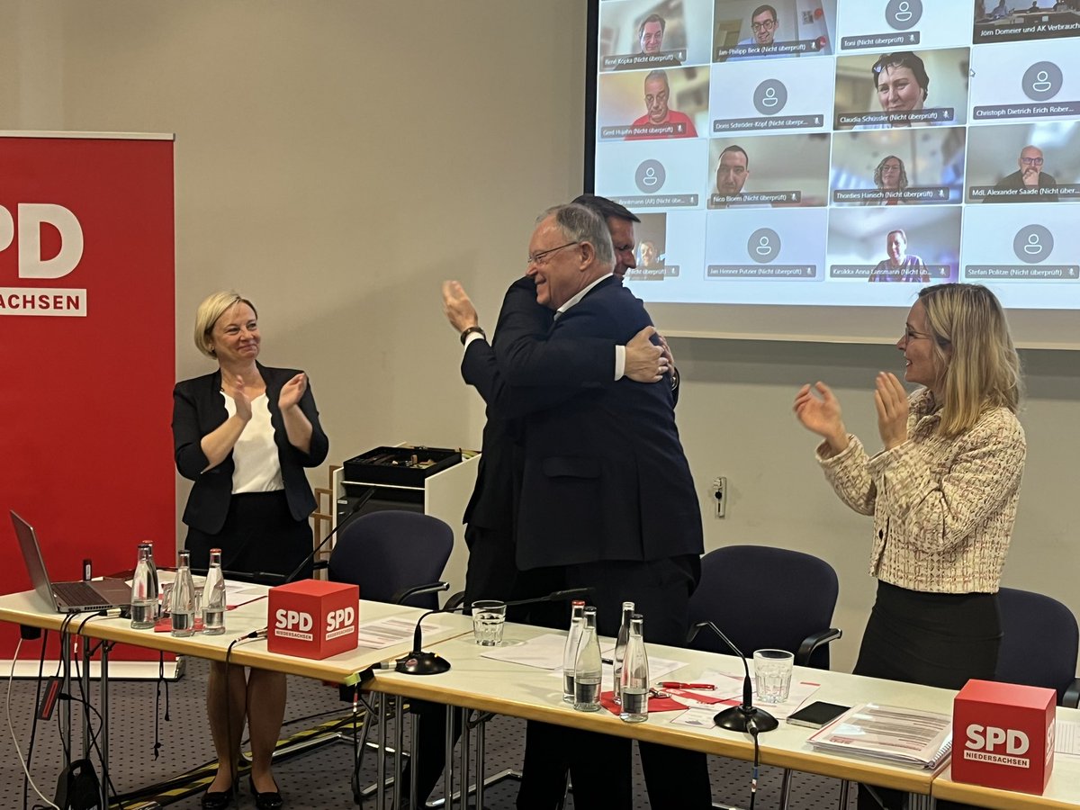 Eine Ära geht bald zu Ende, nach 12 Jahren wird Stephan Weil als #Ministerpräsident zurücktreten und schlägt Olaf Lies als seinen Nachfolger vor. Im Mai wird die SPD-Landesspitze in Wolfenbüttel neu gewählt! #StephanWeil #OlafLies #Niedersachsen