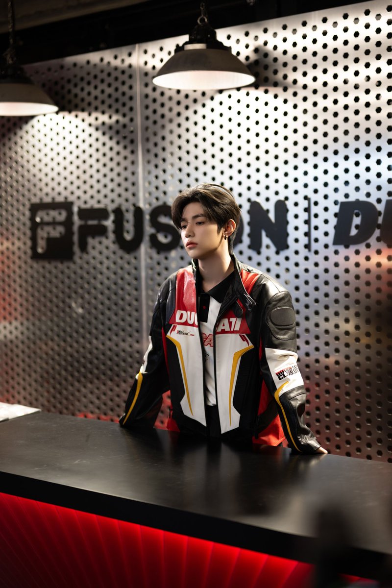 YUEHUA_OFFICIAL's tweet image. 【#ZB1-章昊 | FILA FUSION潮流品牌大使】

     潮流独白📸敢驭先锋
  共赴FILA FUSION时尚之旅✨

#ZhangHao #ZB1 #乐华娱乐
