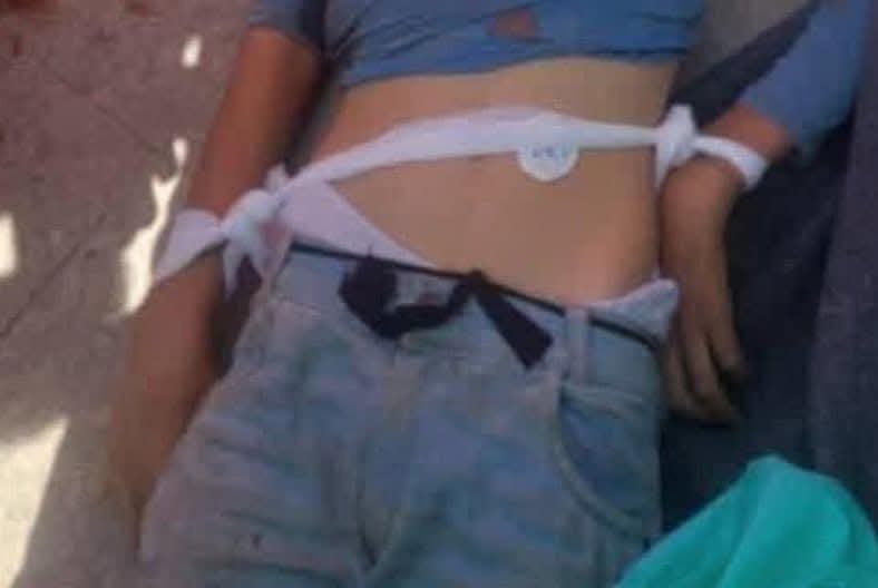 Bu çocuk, sadece Alevi olduğu için Bayramın ilk gününde Banyas Katliamı'nda öldürüldü.
Fakirlikten dolayı kemer yerine siyah bir siyah pamuk ipliğiyle pantolonunu bağlıyordu.