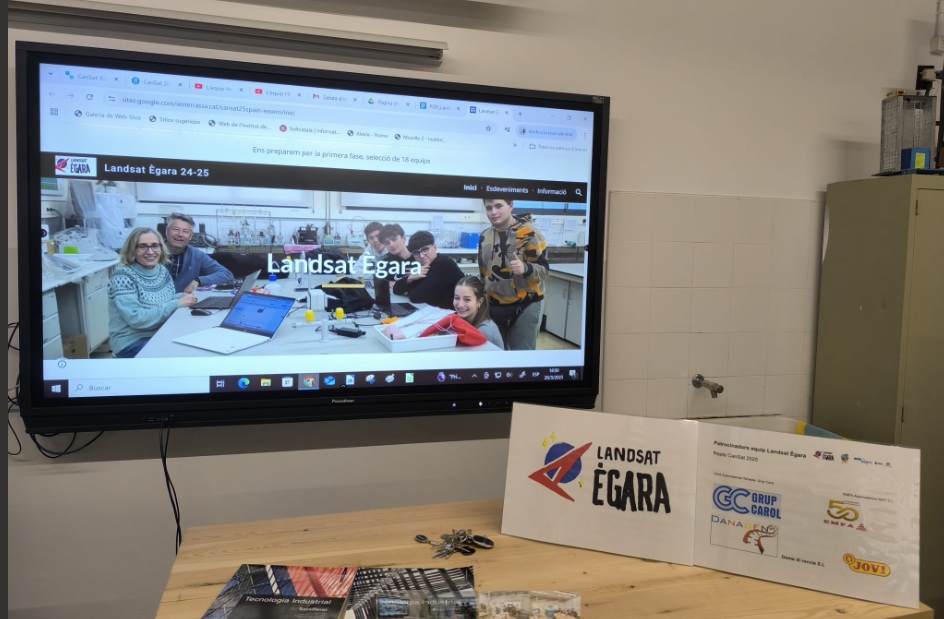 CarolGrup's tweet photo. CAROL AUTOMATISMES TERRASSA patrocina a l'equip Landsat Ègara de l'IES Terrassa, seleccionat a la final catalana CanSat 2025. El projecte consisteix en dissenyar i llançar un #minisatèl·lit amb els seus principals sistemes d'energia, #comunicacions i #sensors. Molta sort! https://t.co/mOXYgV1XSL