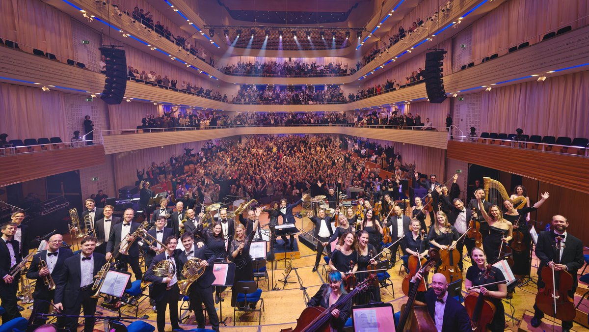 RobinHoffmann's tweet image. I spent last week in beautiful Lucerne, where I had the absolute honor of arranging and working on a show for the legendary 10-time Grammy Award winner Chaka Khan and the City Light Symphony Orchestra. This was truly a bucket-list moment for me!
#arranger #crossover