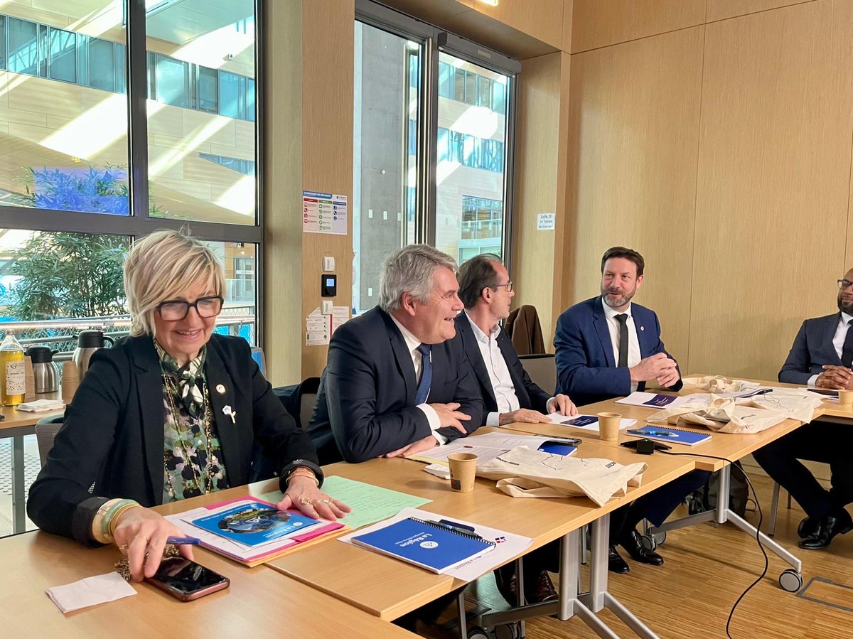 Régions de France (@regionsdefrance) on Twitter photo À l’initiative de <a href="/Pannekouckefabr/">Fabrice Pannekoucke</a>, Président de la Région <a href="/auvergnerhalpes/">Auvergne-Rhône-Alpes</a> et de la Commission économie de <a href="/Regionsdefrance/">Régions de France</a>, et de <a href="/franck_louvrier/">Franck LOUVRIER</a>, Vice-Président de la Région <a href="/paysdelaloire/">Pays de la Loire</a> et Président de la Commission déléguée tourisme, les Vice-Présidents régionaux en À l’initiative de <a href="/Pannekouckefabr/">Fabrice Pannekoucke</a>, Président de la Région <a href="/auvergnerhalpes/">Auvergne-Rhône-Alpes</a> et de la Commission économie de <a href="/Regionsdefrance/">Régions de France</a>, et de <a href="/franck_louvrier/">Franck LOUVRIER</a>, Vice-Président de la Région <a href="/paysdelaloire/">Pays de la Loire</a> et Président de la Commission déléguée tourisme, les Vice-Présidents régionaux en