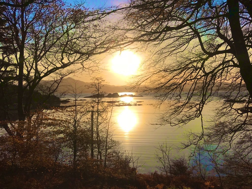 Macinnesplant's tweet photo. Glorious sunrise - Armadale, Isle of Skye #Scotland 🏴󠁧󠁢󠁳󠁣󠁴󠁿 #AprilFoolsDay @angie_weather @ThePhotoHour @StormHour @VisitScotland @BBCScotWeather @SeanBattyTV https://t.co/sj0a546uDU
