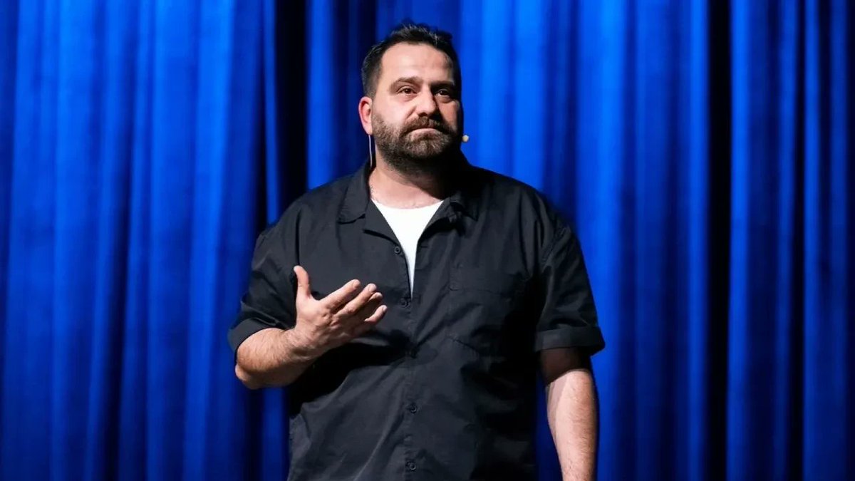 Duru Tiyatro'nun kurucusu Emre Kınay, Gökhan Ünver'in mayıs ayındaki gösterilerini iptal ettiklerini açıkladı.