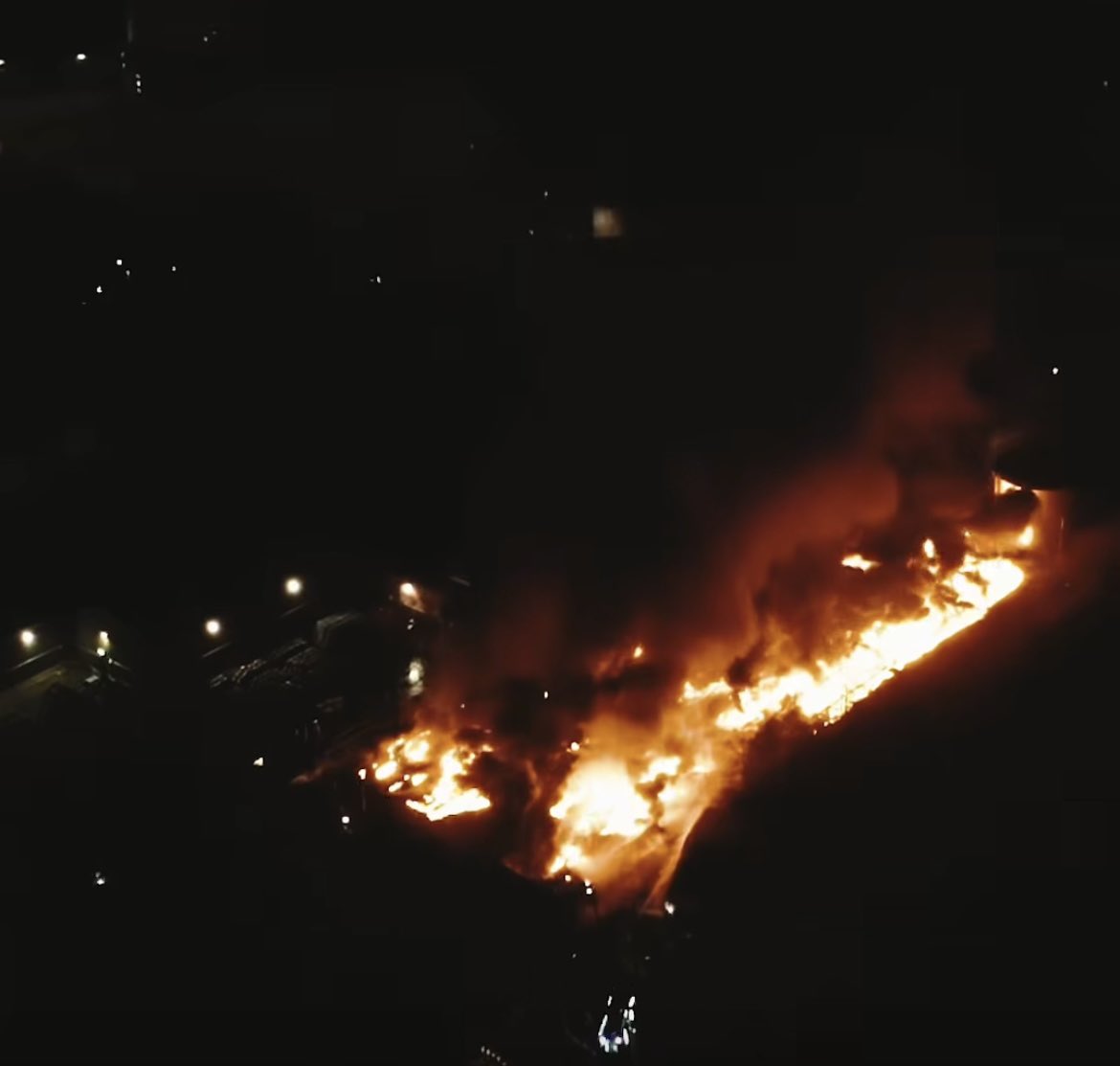 📟 1.4.25 2:55am Lytham called out to Blackburn to assist with incident. 

🔥 The crew provided a water ground monitor to keep the area dampened down and prevent it from reigniting. 

🚒 Returned to Lytham at 10:20am for a change of fire kit and made available. 

#Lytham