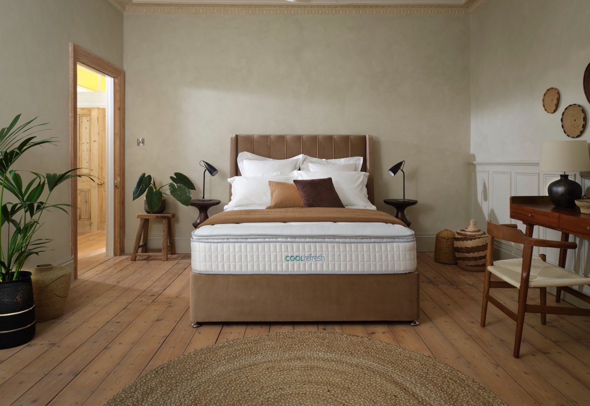 Sleepeezee's tweet photo. Overheating throughout the night? 

Meet our Cool Refresh range - featuring our signature pressure-sensitive Stay Cool™ Gel and Cool-Touch knitted cover 💤 ❄️

#Sleepeezee #LeaveTheRestToUs https://t.co/gC0kx55YyB