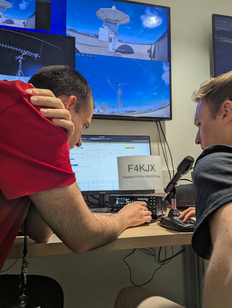 csumontpellier's tweet image. 📡 Our fabulous #radiohams made up 310 contacts during the CQ WPX Contest - SSB for their 1st participation! They made contact with the worldwide radioham community from #Europe, #USA, #Canada, #Qatar, #Argentina, #Brazil, #Oman... Congrats to the team @IARU_R1 @amsatf