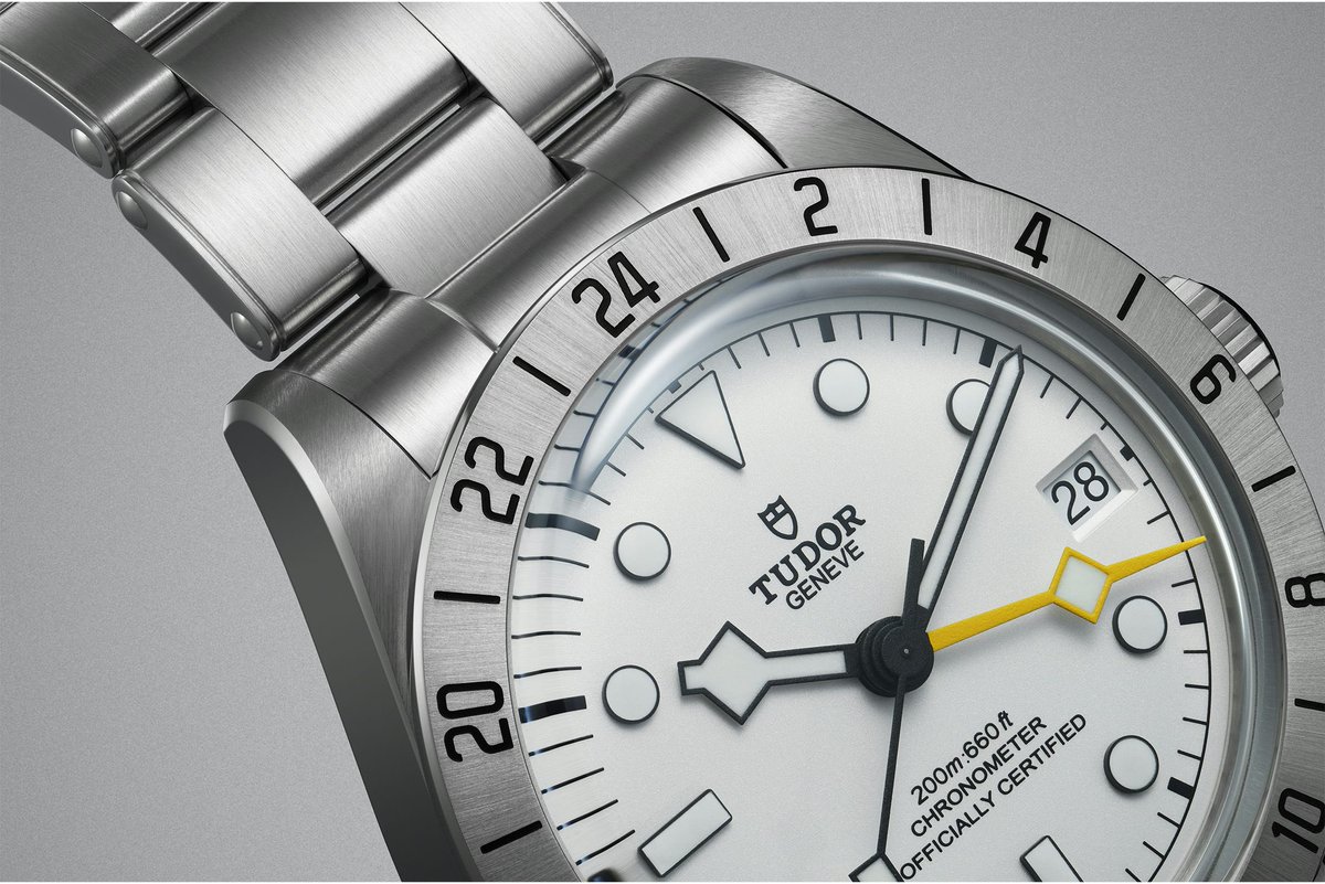 Tudor introduced a new Black Bay Pro with a white opaline dial in a 39mm case today at #WatchesAndWonders2025 which should appeal to many fans of this color way. #Rolex #Tudor #BlackBay