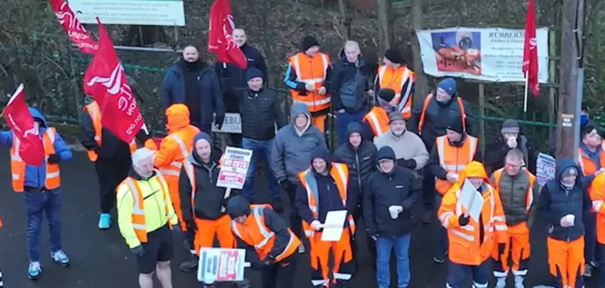 riktpunkt's tweet photo. Efter strejken bland Birminghams renhållningsarbetare inleder kommunledningen den 31 mars uppsägningar av arbetare som inte acceptera de föreslagna "lösningarna" på arbetskonflikten.
#birmingham #Kommunisterna #SKP #sophantering #strejk #UnitetheUnion
https://t.co/9ukL6FrdGg https://t.co/CKnqEWFGCo