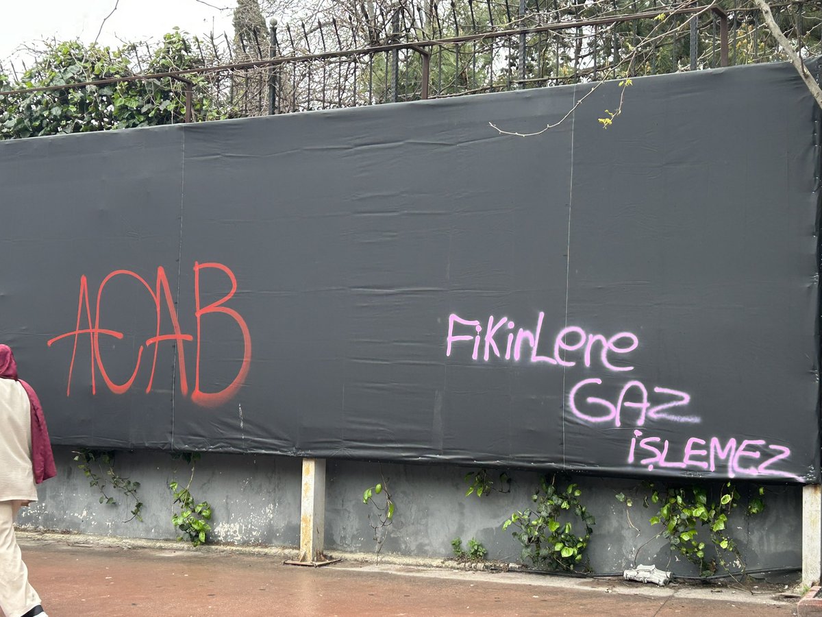 veronicasawy3r_'s tweet photo. fikirlere gaz islemez  

ayrica acab https://t.co/czk5dZfsQv