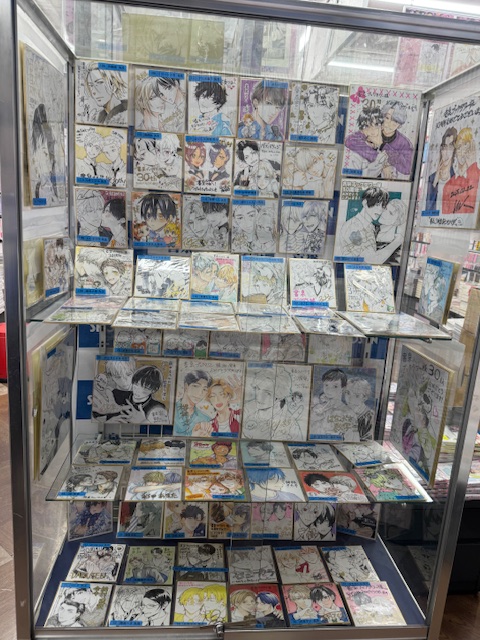 【7F/BL】BLサイン色紙プレゼントフェア2025の色紙の展示が完了しました🙏本日お越し頂いたお客様申し訳ありません😭明日以降お待ちしております🙇‍♀️
色紙はブックタワーとグランデに展示となります。お写真OKですので、是非見に来て下さい🥰
shosen.co.jp/fair/29045/
#書泉BLフェア2025