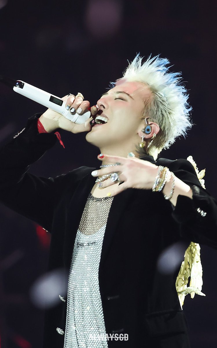 always_gd's tweet photo. G-DRAGON 2025 WORLD TOUR [Übermensch] KOREA 🇰🇷 

빛나는 두 눈, 뜨거운 꿈을 꾸던 소년이여,
Übermensch가 되어 멋진 목소리로 세상에 소리쳐!

#GDWORLDTOURÜbermensch
#GDRAGON2025 #지드래곤 @IBGDRGN 
#AlwaysGD https://t.co/FLxHmp73vE