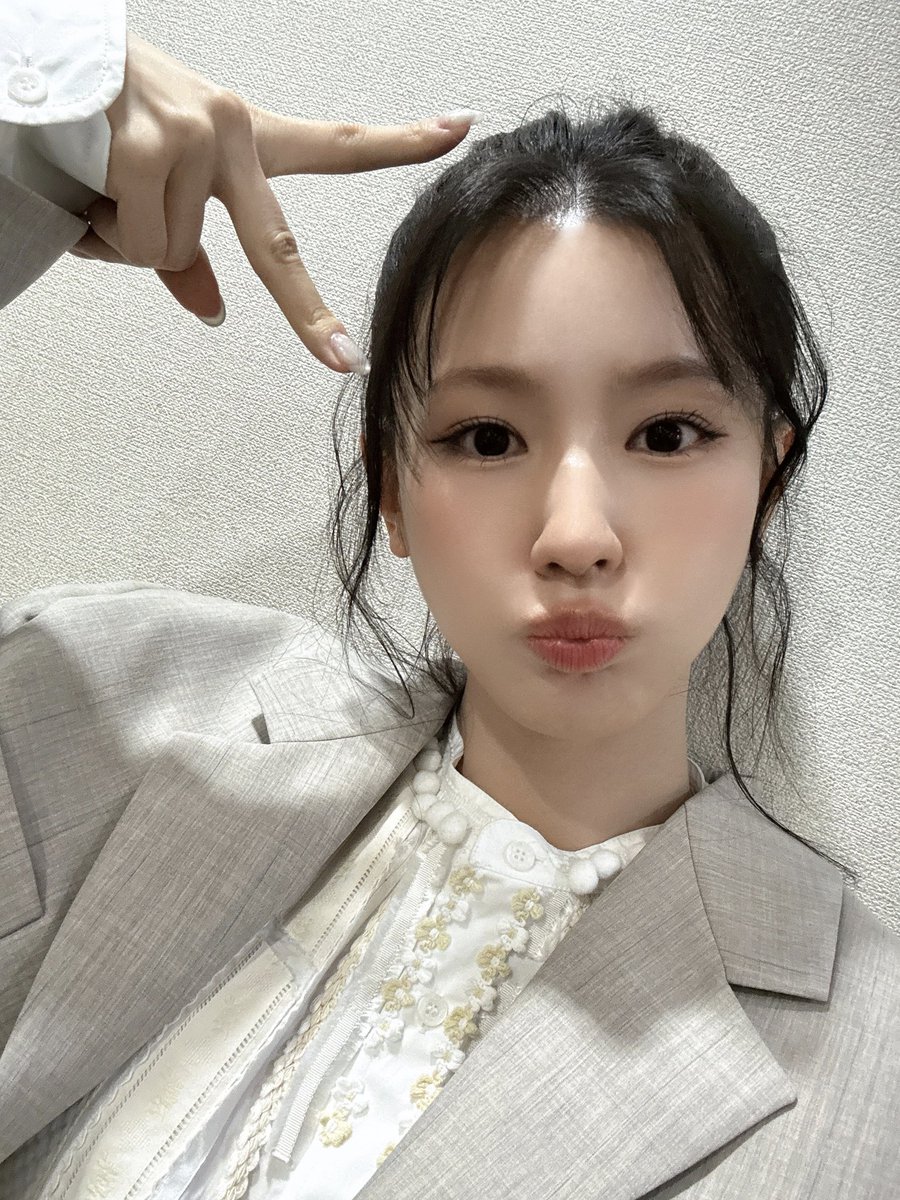 official_i_dle's tweet photo. [📸] 250401 @ #셀럽병사의비밀

#여자아이들 #GIDLE
#미연 #MIYEON https://t.co/ZSz4akotBt