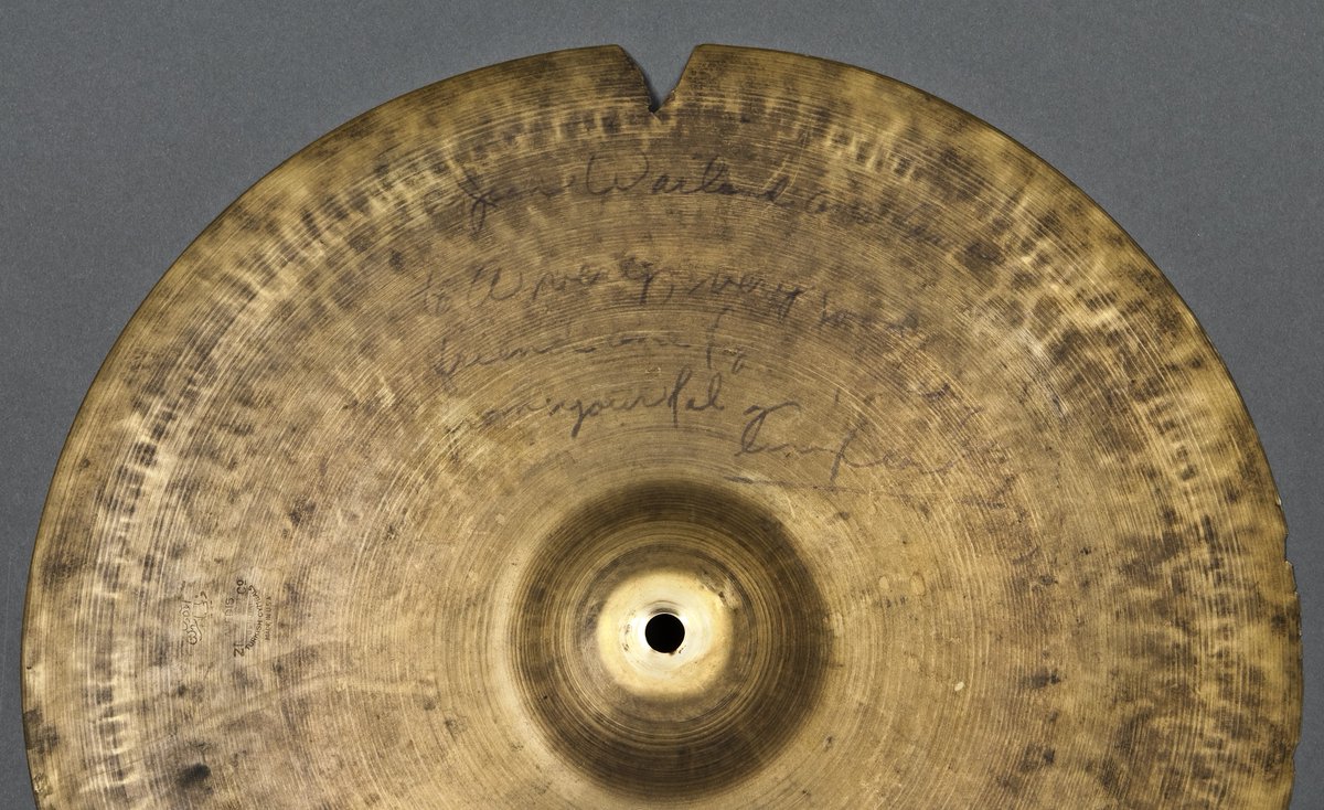 In the spotlight this month: a hi-hat cymbal of the famous American drummer Kenny Clarke (1914-1985). Read more: 👉 mim.be/en/collection-…