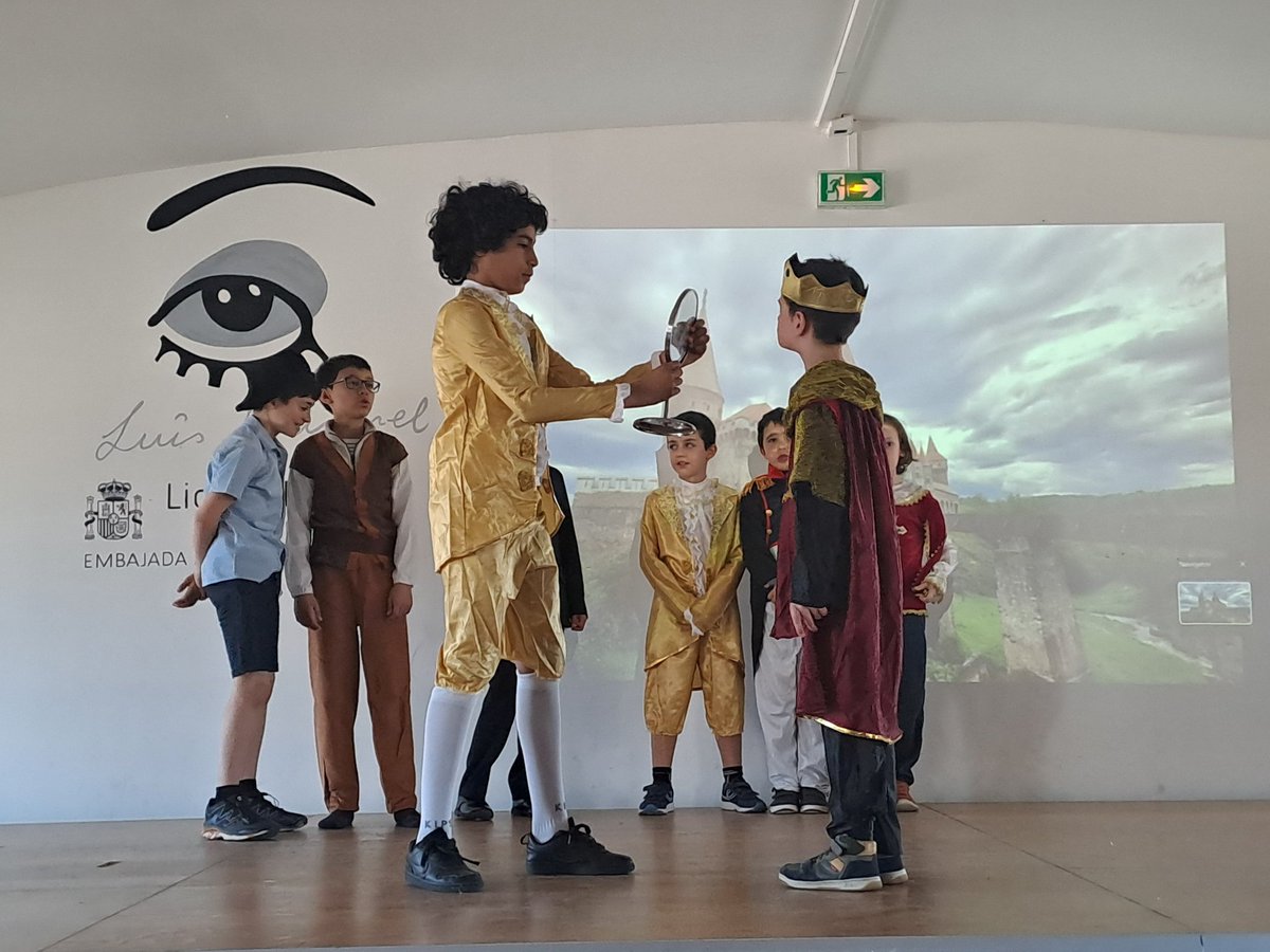 SEstrasburgo's tweet image. ¡ Bravo, artistas! Encuentro de teatro de la SIE de Lyon y Estrasburgo en @liceo_luis Ahora... rumbo al @MuseePicasso