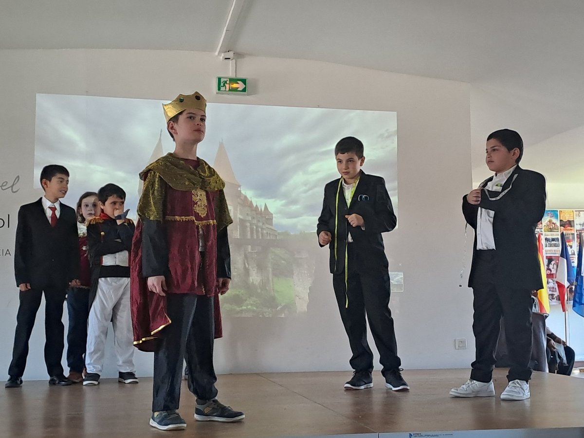 SEstrasburgo's tweet image. ¡ Bravo, artistas! Encuentro de teatro de la SIE de Lyon y Estrasburgo en @liceo_luis Ahora... rumbo al @MuseePicasso