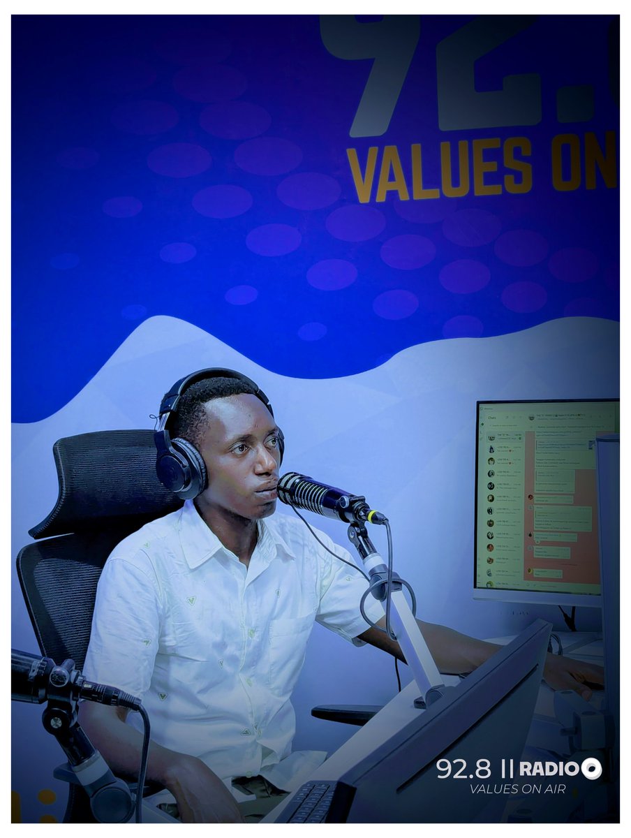 Tv_RadioO's tweet image. ⚽ Rayon Sports ikomeje imyitozo, ariko ikosa rimwe gusa ryayigusha! 🔥

Nihagira aho icikwa, APRC FC irahita ibyaza umusaruro izayitware igikombe.
Utekereza ko bizagenda gute? 🤔🏆

#928RadioO #TheoSports #FootballUpdates