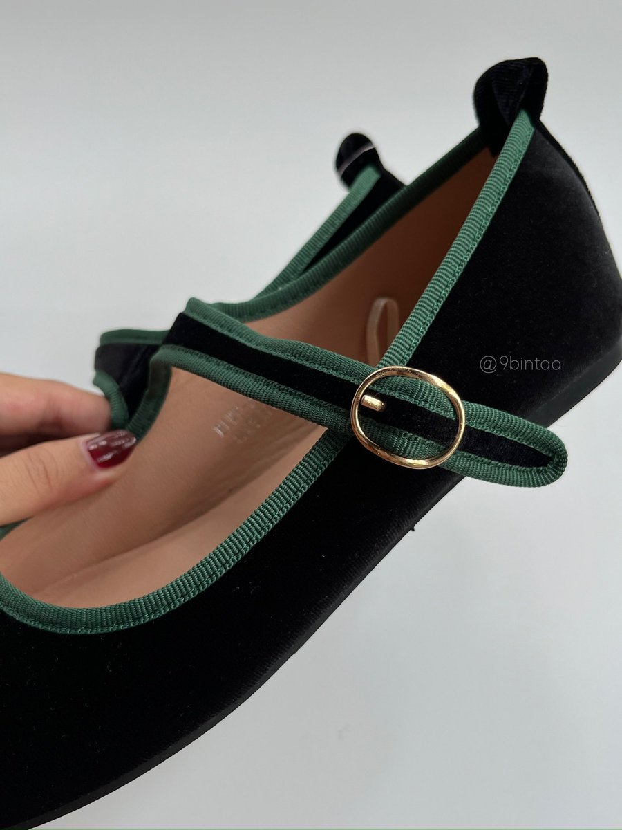 9bintaa's tweet photo. — maryjane flatshoes

black green https://t.co/mmBBzhFJNo

flatshoes ter ringan + ga bakal lecet kalo pake iniii. bagian belakangnya soft + nyaman bgttttt

aku udah sering bawa buat travelling, cuman misal mau dipake jalan yang bener2 10k steps yaa tetep pakenya sneakers aja biar nyaman yaa