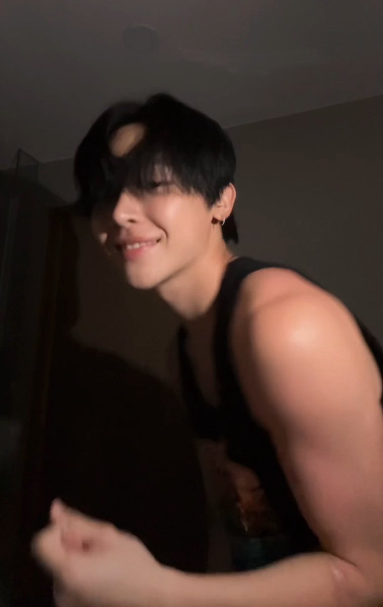 79tlqkf97's tweet image. 새삼 이름이랑 생김새가 ㅁㅊ새키님처럼 착붙이라 애니매걸마냥 털썩,     주저앉음