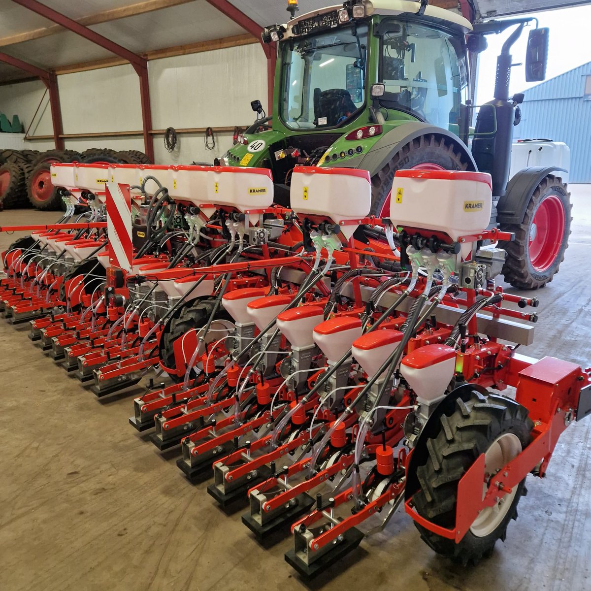 kramerstart's tweet image. Veel activiteit op het land! Veel 𝐳𝐚𝐚𝐢𝐦𝐚𝐜𝐡𝐢𝐧𝐞𝐬 in actie 🥕🧅

#kramer #kramertheperfectstart #zaaitechniek #zaaimachines #zaaien #zaaienenoogsten