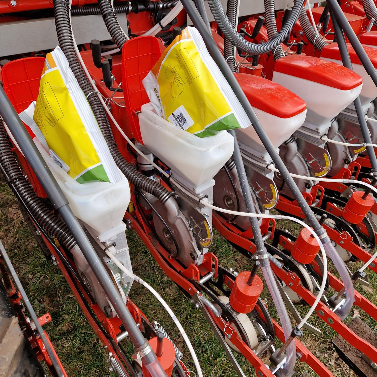 kramerstart's tweet image. Veel activiteit op het land! Veel 𝐳𝐚𝐚𝐢𝐦𝐚𝐜𝐡𝐢𝐧𝐞𝐬 in actie 🥕🧅

#kramer #kramertheperfectstart #zaaitechniek #zaaimachines #zaaien #zaaienenoogsten