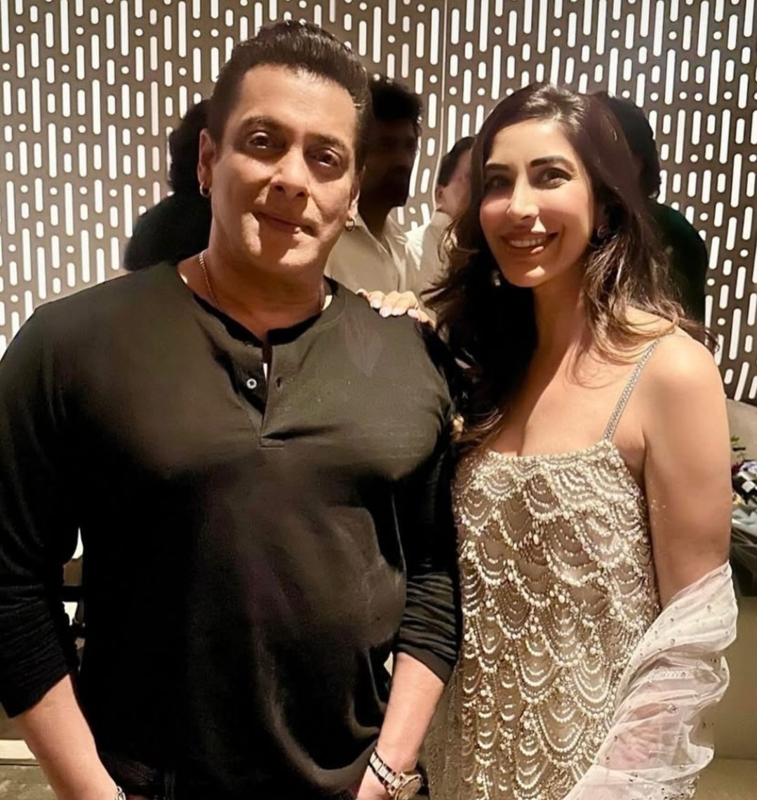 kundans0397993's tweet photo. Salman Khan Spotted At Sister Arpita’s Eid Celebration Party 2025 In Cool Look 🔥#salmankhan #eid #eidparty #eidmubarak #bollywood #celebration https://t.co/lzGILK9ZJI
