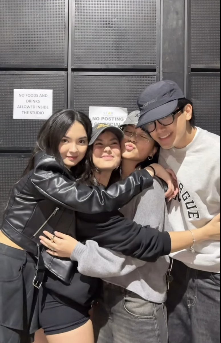 BritDabawenya's tweet image. Team magaganda, mababait, gwapo, mababango and matatalino. Insert Dylan! 🩵