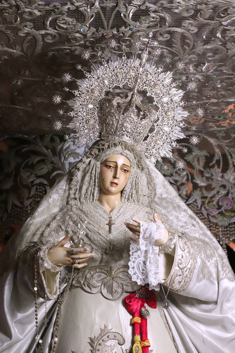 aceituneros_utr's tweet photo. A pocos días de la llegada de un nuevo Miércoles Santo, María Santísima de la Paz ha sido vestida y preparada en su paso de palio. La imagen del preludio de una nueva Semana Santa. 

📸 Rafa Peña 

#aceitunerosdeutrera https://t.co/kcRmyQDxT2
