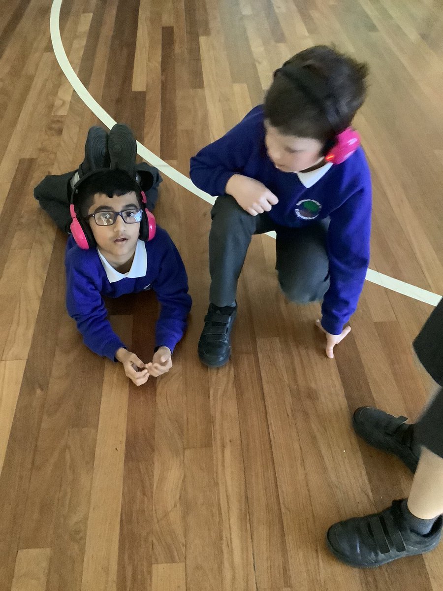 ReinwoodJuniors's tweet photo. 3B are having fun with a Victorian @nowpressplay, acting out working in the mines. #RJS3B #RJShistory https://t.co/rphJw11gBT
