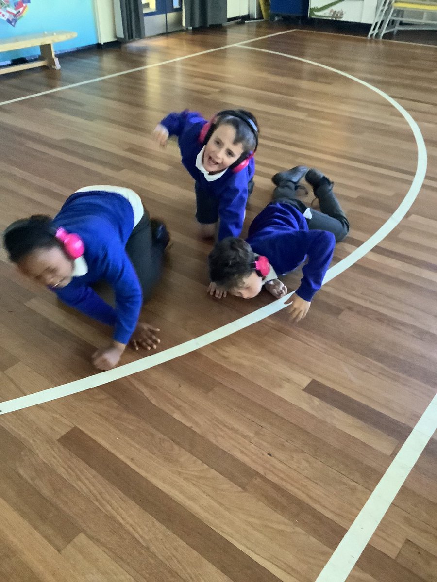 ReinwoodJuniors's tweet photo. 3B are having fun with a Victorian @nowpressplay, acting out working in the mines. #RJS3B #RJShistory https://t.co/rphJw11gBT