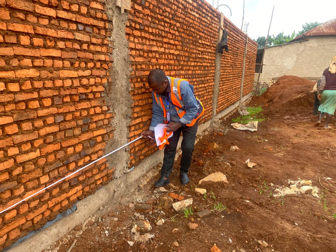 BmbcBi's tweet image. Uno mukiriya ati:"Nta bandi bintunganiriza #umugambi wanje wo #kwubaka atari @BmbcBi .

Wipfuza kuvugana natwe twandikire kuri whatsaap :79500227 canke uduhamagare bisanzwe kuriyo numéro nyene.

Iyo mwubatse, mwubake neza na #BMBC.