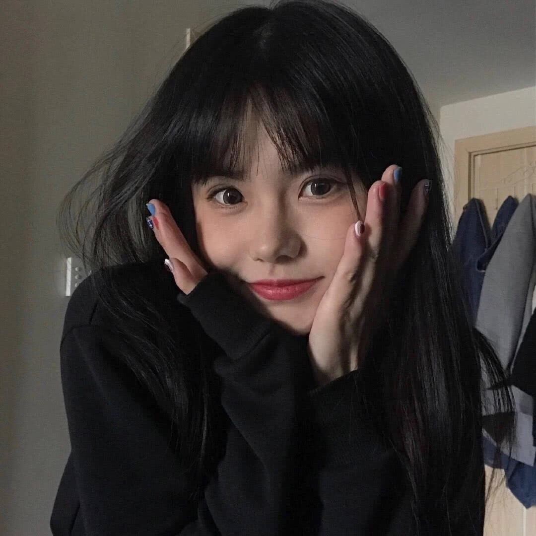 今天在办公室聊到了未来的计划，突然觉得自己有些迷茫。也许是时候重新审视一下自己到底想要什么，不要因为外界的压力而迷失方向。#迷茫 #计划 #未来