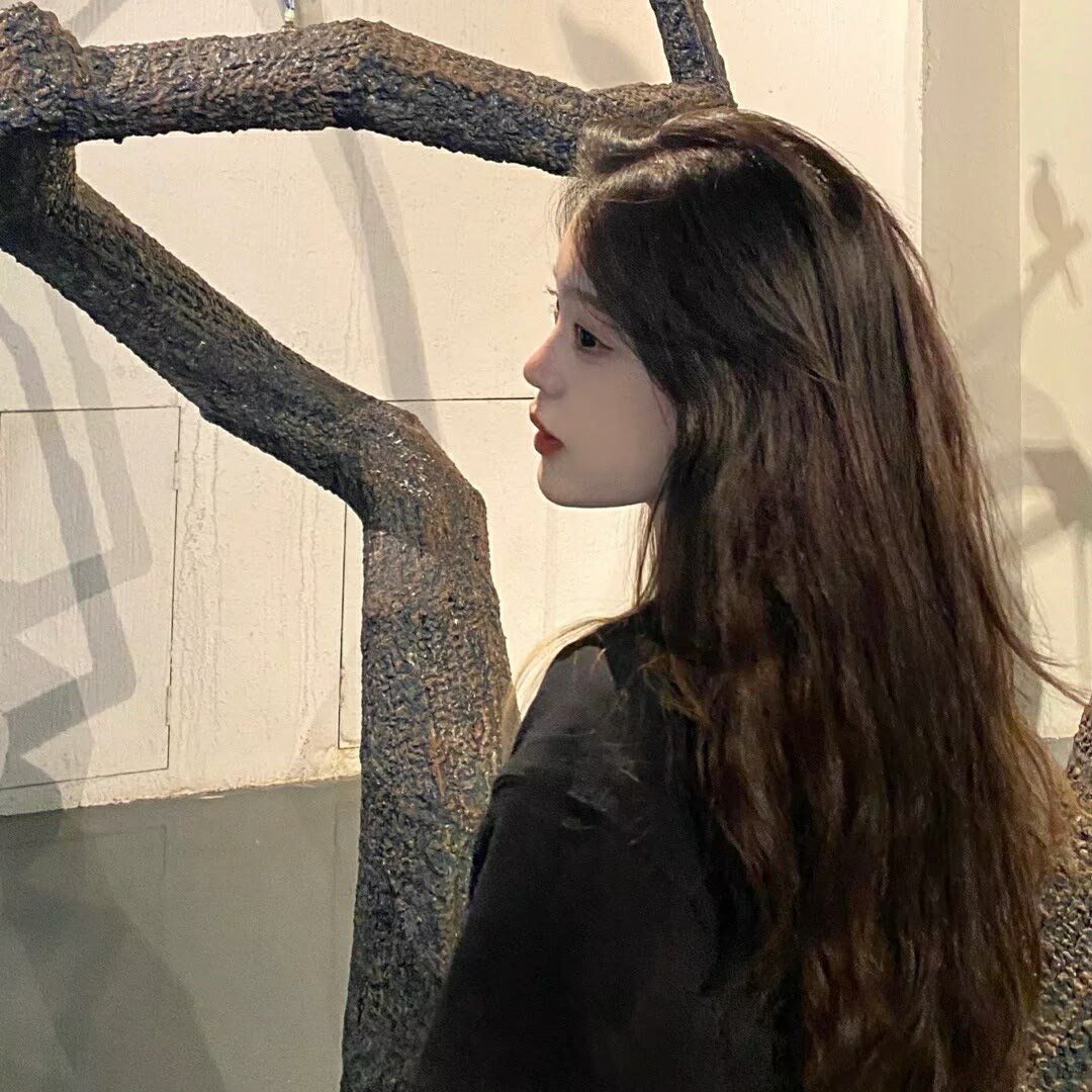 今天在路上遇到了一只流浪狗，它眼里充满了渴望和孤单。我决定带它去附近的动物收容所，希望它能找到温暖的家。#流浪狗 #帮助 #温暖