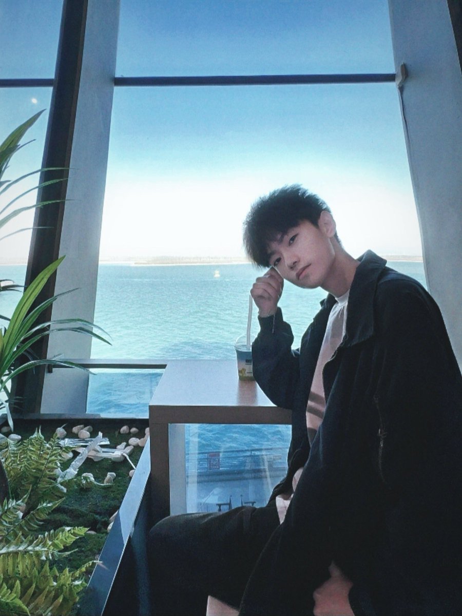 喜欢哥就冲 别等哥恋爱了听反方向的钟 
#天才交易员