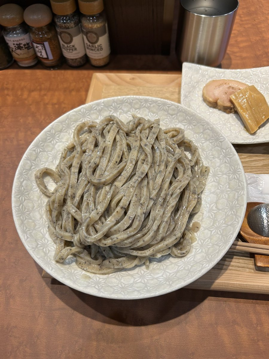 mitsu9991_k's tweet photo. 手打式特級多加水　御影麺　鏑矢

やっと行けた😅久しぶりに佐久間さんにも会え、丁寧に挨拶して頂きました🙏

味は皆さん書いてる様に言う事無しです😊✨食べればわかる❗️夫婦で大満足でした✨

必ずまたお伺いします✨ごちそうさまでした✨応援してます❗️ https://t.co/8ccoPniYfI