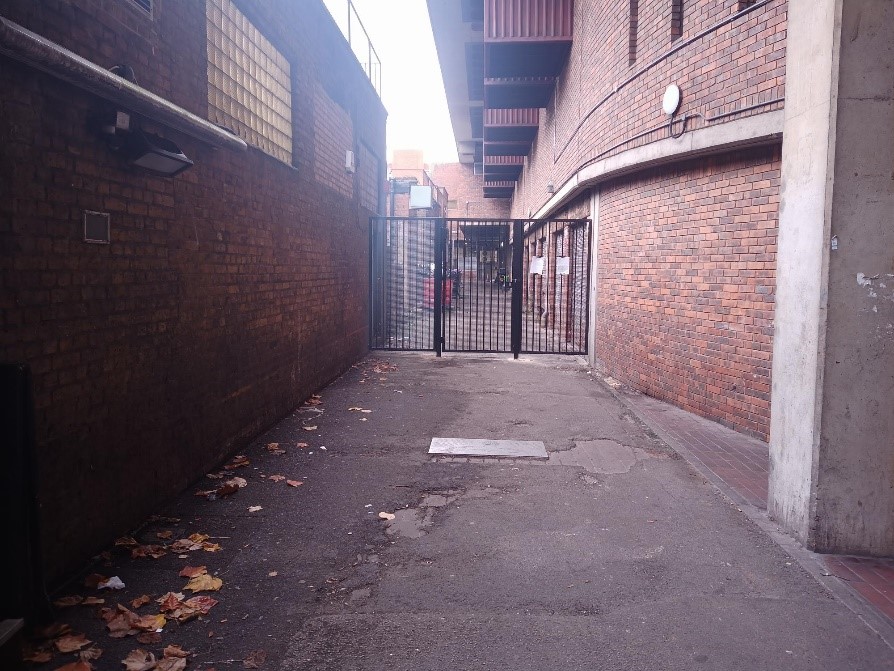 MPSCommunities's tweet image. MET DOCO's & @haringeycouncil successfully worked to close Dovecoate Alley N8, reducing anti-social behaviour & drug use. Previously residents had to run a gauntlet of flytipping, drug paraphernalia, faeces & abuse. This in turn reduces demand on policing and the local authority.