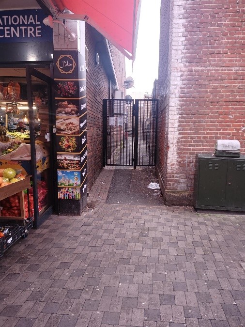 MPSCommunities's tweet image. MET DOCO's & @haringeycouncil successfully worked to close Dovecoate Alley N8, reducing anti-social behaviour & drug use. Previously residents had to run a gauntlet of flytipping, drug paraphernalia, faeces & abuse. This in turn reduces demand on policing and the local authority.