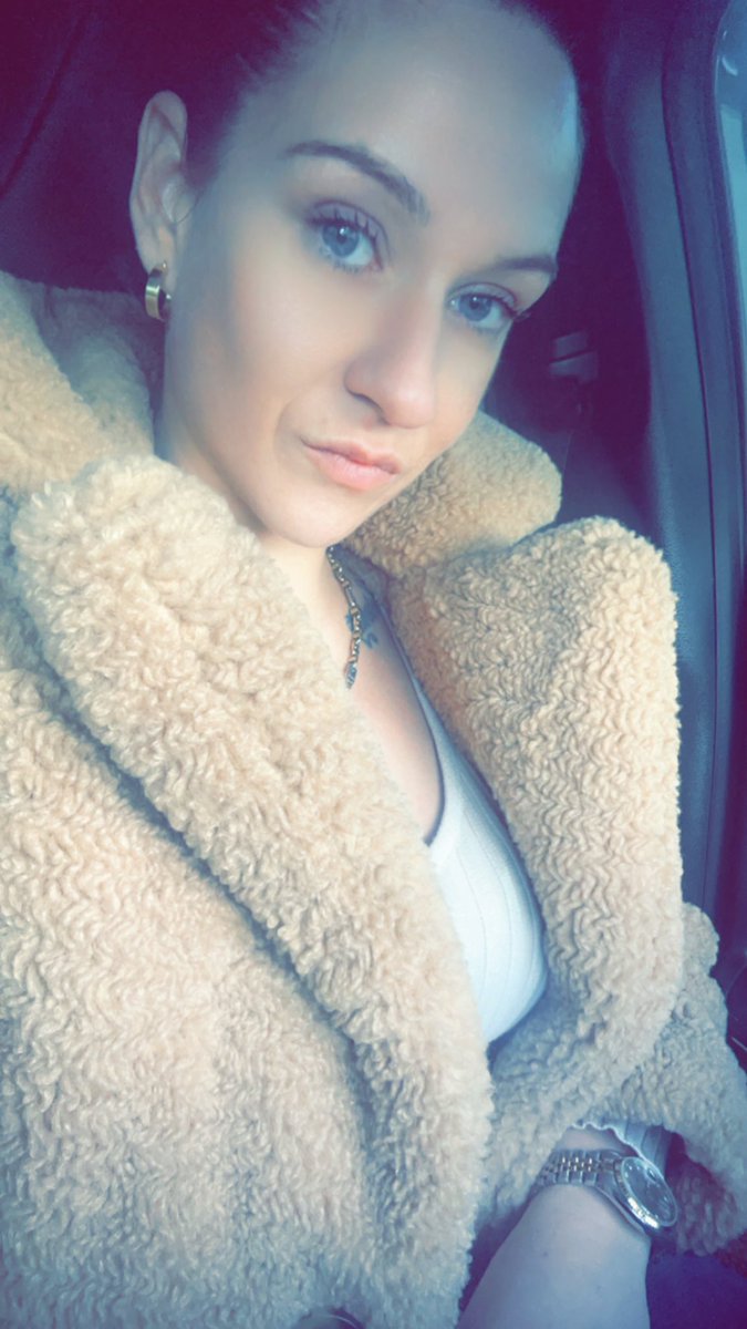 meagan2109's tweet photo. Feeling myself 💋 https://t.co/9mQVKkYsbP