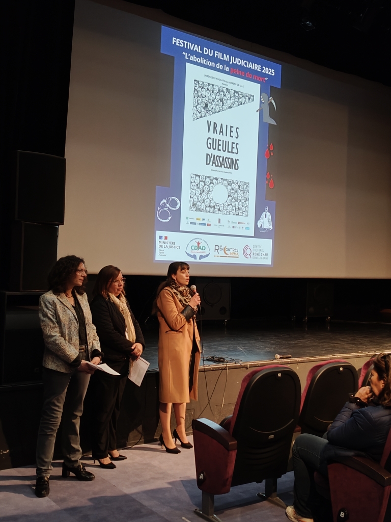 10ᵉ édition du Festival du Film Judiciaire à Digne. Devant 149 élèves, la projection de "Vraies Gueules d’Assassins" a ouvert un débat sur l’abolition de la peine de mort. Illustration de l’action  de la DSDEN et du CDAD pour l’accès au droit et la formation de citoyens éclairés