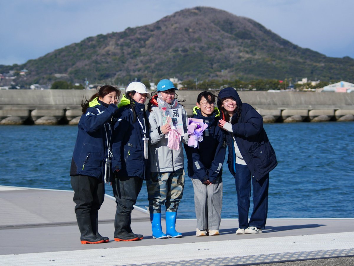 kuhs98's tweet photo. 【質問回答⑥】
マネージャーはチームにとってかかせない存在です！
選手が大会に参加できて、今日も安全に練習できているのもマネさんたちのおかげです！
選手もマネも全員初心者！
ぜひ試乗会で船を体験してみませんか？🥰

 #春から神奈川県立保健福祉大学 #春からkuhs #神奈川県立保健福祉大学 https://t.co/7lBUPsIB04