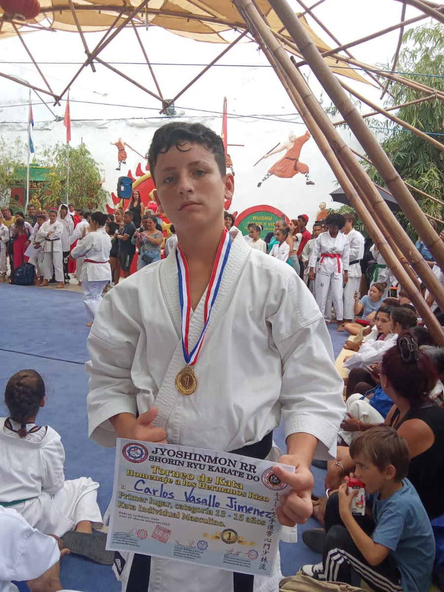 ORGULLO MUNICIPAL 
Carlos Vasallo de #LaHabanaDelEste obtiene resultados que ponen en alto el nombre del municipio, obtiene:
🏆 1er Lugar en Kata Individual
📍 Copa Nacional de Karate Do  
🗓️ 29/mar/2025 | Barrio Chino  
👊 Categoría 13-15 años  
#Cuba
#LaHabanaDeTodos