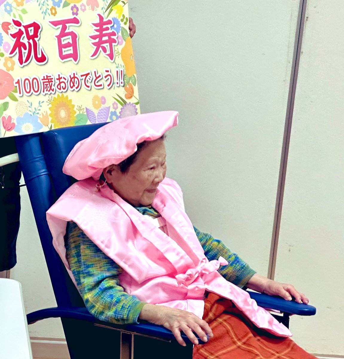 宮本 淳一 (@akai_fit) on Twitter photo 白い桜が見ごろを迎えています。
高さ、わすが1mの幼木にも、
たくさんの花。
見事ですね。
義母が100歳になりました。
ささやかなお祝いに、
ひ孫6人も駆けつけ、
楽しい記念日になりました。
明るく元気な100歳です。
#TLを花でいっぱいにしよう 白い桜が見ごろを迎えています。
高さ、わすが1mの幼木にも、
たくさんの花。
見事ですね。
義母が100歳になりました。
ささやかなお祝いに、
ひ孫6人も駆けつけ、
楽しい記念日になりました。
明るく元気な100歳です。
#TLを花でいっぱいにしよう