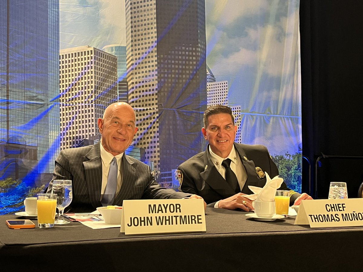 HFDChiefMunoz's tweet image. What a wonderful opportunity to participate in the 50th Greater Houston Prayer Breakfast. It was an honor to read from scripture and to hear from historic athletes Lance Berkman, @AndrewDEast & @ShawnJohnson East.