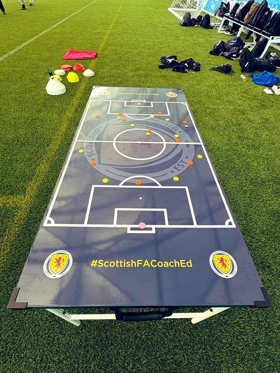 Laura Burns tweet media