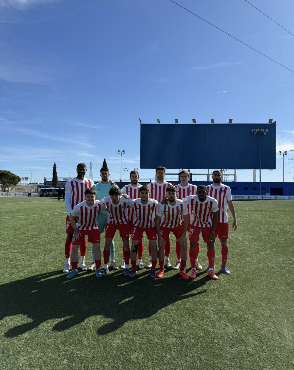 Segunda_RFEF_'s tweet photo. 🔴⚪️ EL COLONIA MOSCARDÓ QUIERE SEGUIR SIENDO DE SEGUNDA RFEF

👑 Nueva era dorada la que está viviendo el @CDCMOSCARDO_com 

😳 Se jugarán media permanencia en la próxima jornada ante un rival directo

😉 Necesitamos equipos así en la categoría, mucha suerte.

#SegundaFederación https://t.co/EO92HhVdRw