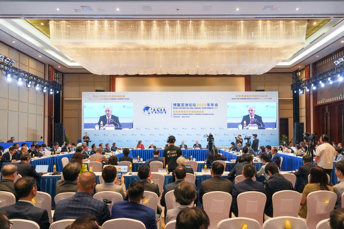 At #BFA Annual Conference 2025, Eng. Abdulrahman Al-Fageeh, our CEO and member of the BFA Board of Directors, joined business leaders and industry experts at a high-level roundtable on “Promoting Energy Transition in Asia”. #SABIC