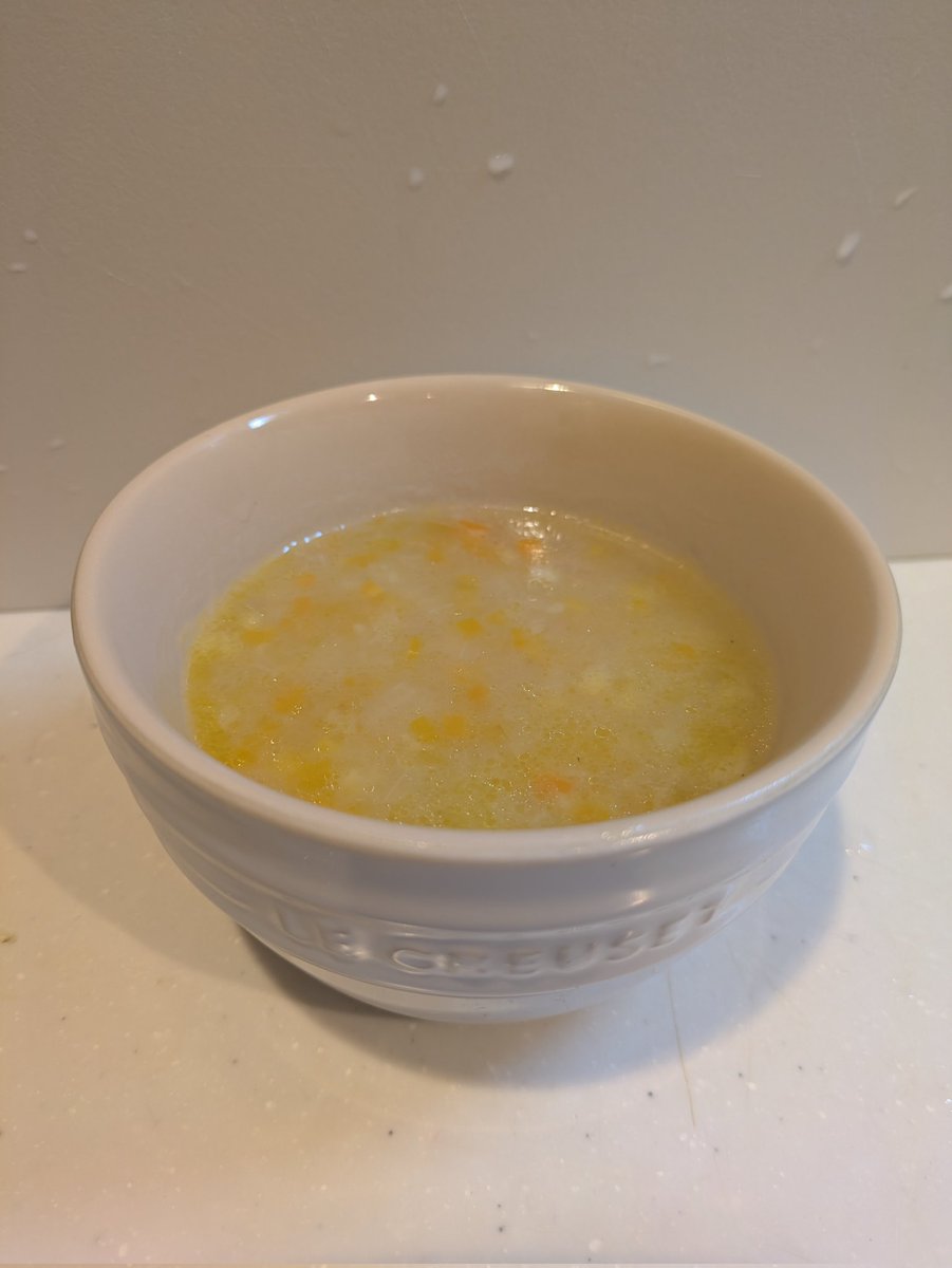sacchanland's tweet photo. 1日目ポカリ飲んで吐くのみ
2日目レトルトお粥半分と果物少し食べれた
3日目ラーメン食べたいけどいきなりはまずいかと思って自重する
中期離乳食
人参と玉ねぎのとろみスープ
ひじきの柔らかおにぎり
食べりゅ。

離乳食作れる私控えめにゆって天才
明日赤ちゃん産める勢い https://t.co/mPOxgx7HJ5